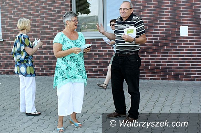 Wałbrzych: Seniorzy pod Zakładem Ubezpieczeń Społecznych