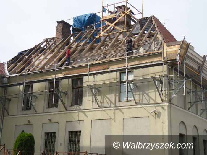 Wałbrzych: Remontują dach wałbrzyskiego Muzeum