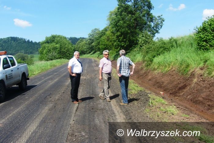 powiat wałbrzyski: Ponad 700 tysięcy złotych na remonty dróg powiatowych
