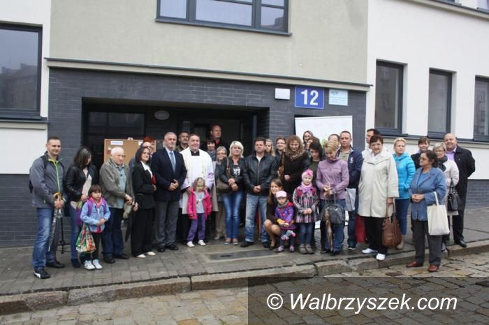 Wałbrzych: Klucze do nowych mieszkań przy ulicy Staszica trafiły do lokatorów