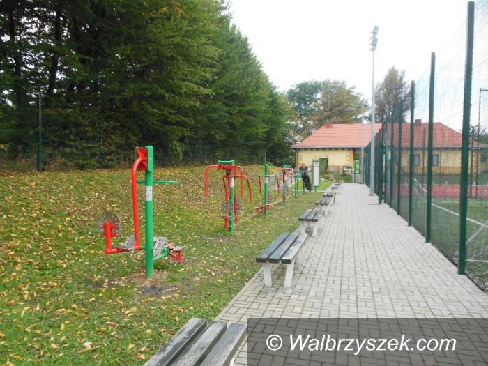 REGION, Szczawno Zdrój: Fitness na kompleksie boisk przy ul. Topolowej w Szczawnie Zdroju