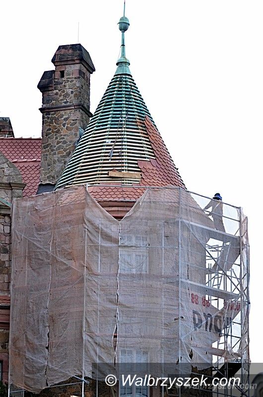 Wałbrzych: Remont dachu w Książu