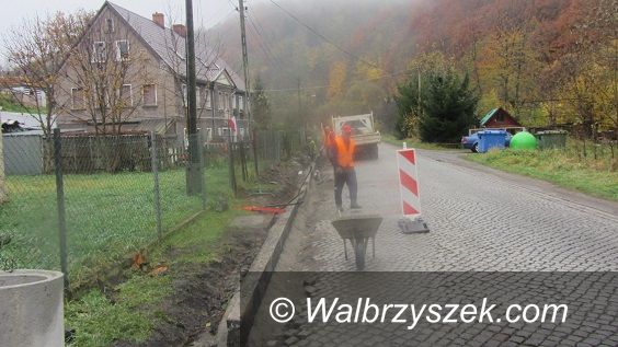 powiat wałbrzyski: Trwają remonty dróg powiatowych