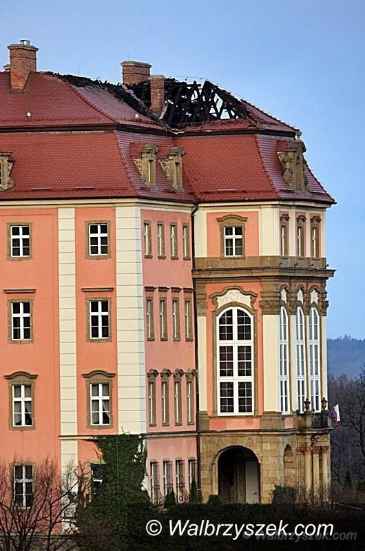 Wałbrzych: Dwaj pracownicy firmy budowlanej odpowiedzą za pożar w zamku Książ
