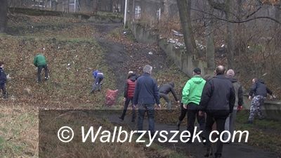 Wałbrzych: Policjanci wzięli udział w Sprzątaniu Świata