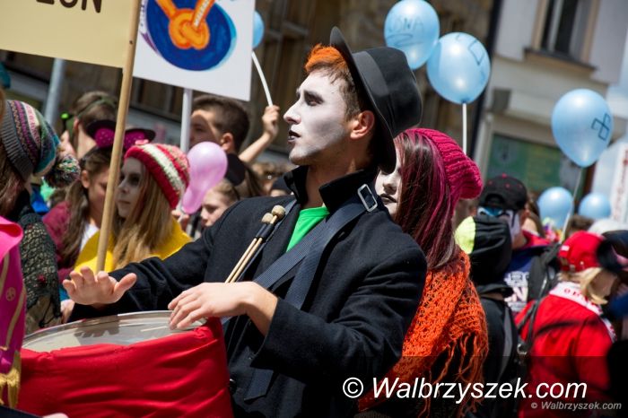 Wałbrzych: Kolorowy przemarsz ulicami Wałbrzycha