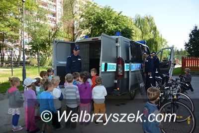 Wałbrzych: Wizyta wałbrzyskich policjantów u przedszkolaków