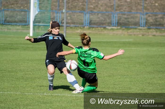 Wałbrzych: II liga piłki nożnej kobiet: AZS w czołówce, a VAW w odwrocie