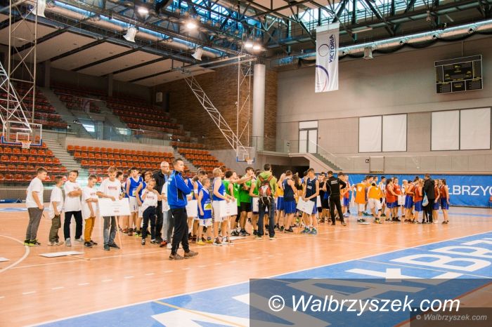 Wałbrzych: Szkolna Liga Koszykówki zainaugurowała sezon