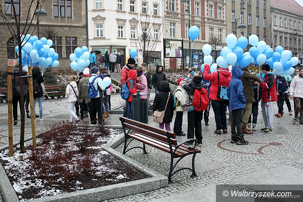 Wałbrzych: Wałbrzyska akcja "Na niebiesko dla autyzmu"