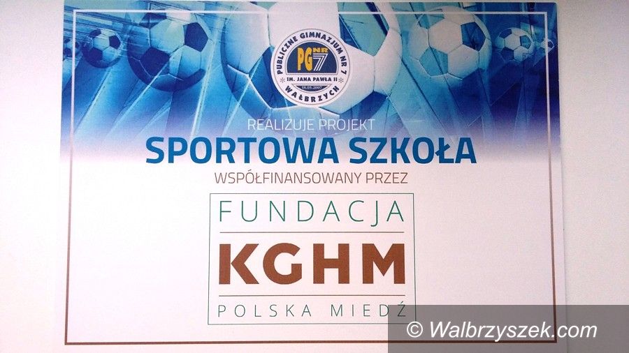 Wałbrzych: Fundacja KGHM Polska Miedź wspiera piłkarzy Publicznego Gimnazjum nr 7