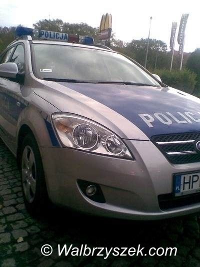 Świdnica: Świdnica: Pijany kierowca uciekając z miejsca zdarzenia próbował rozjechać policjanta