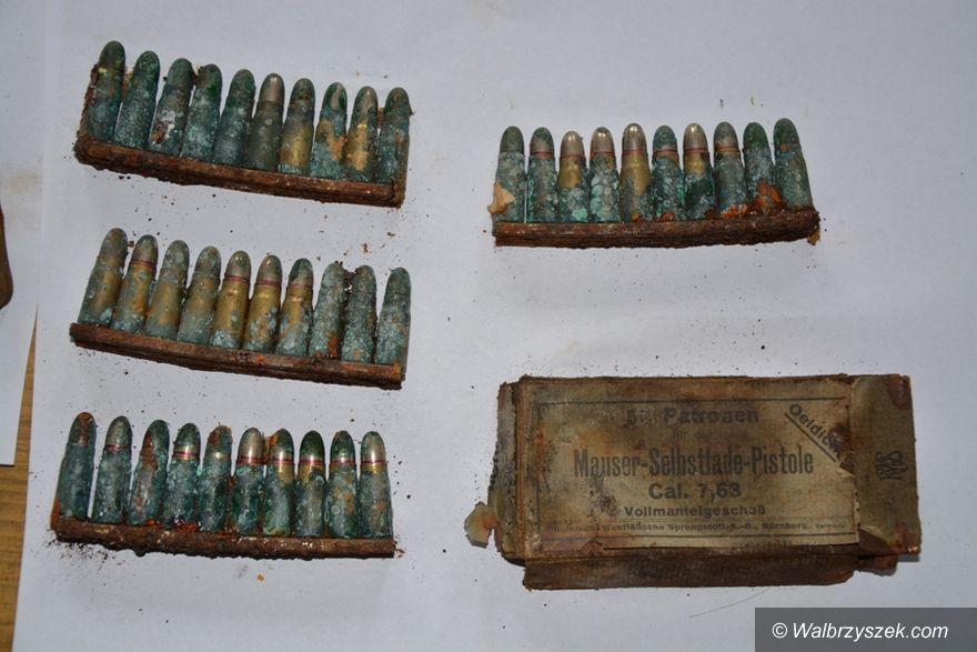 Wałbrzych: Znaleziono broń, amunicję i niemieckie dokumenty
