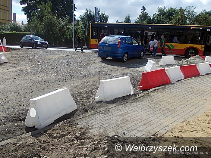 Wałbrzych: Na ul. 1 Maja położyli już asfalt