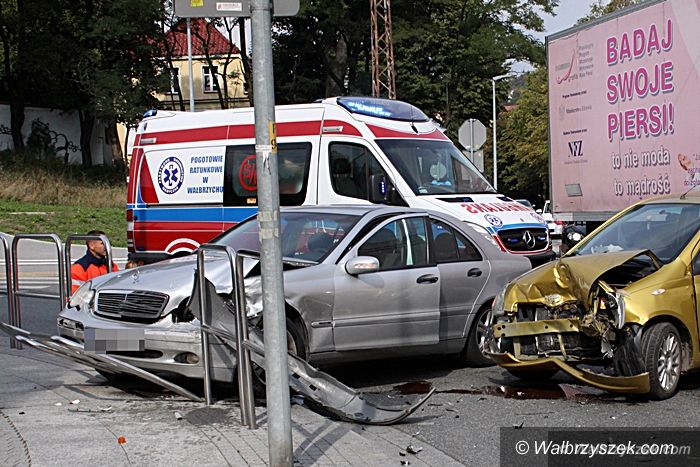 Wałbrzych: Wypadek na skrzyżowaniu Niepodległości i Sikorskiego