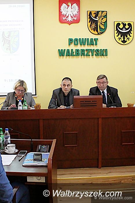 powiat wałbrzyski: XIX Sesja Rady Powiatu Wałbrzyskiego