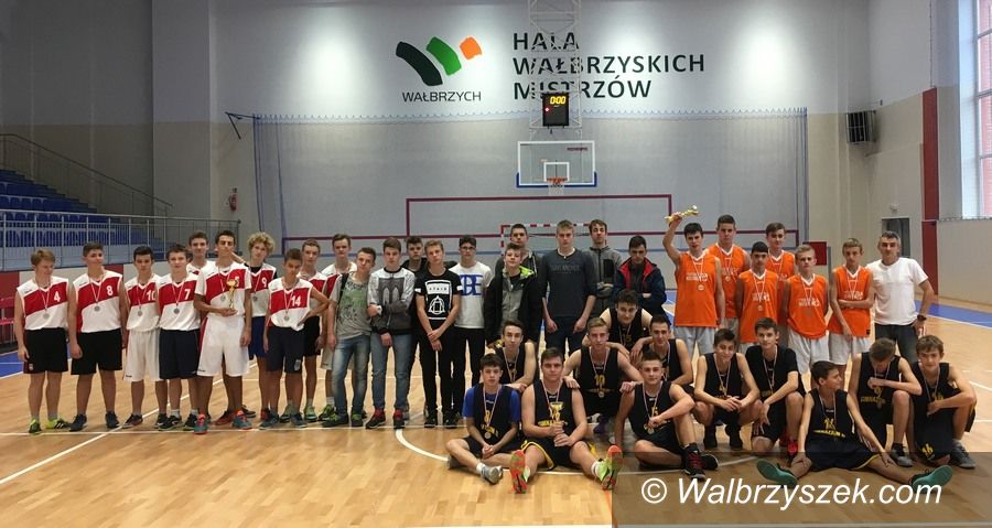 Wałbrzych: Sportowe gimnazjum najlepsze w koszykówce