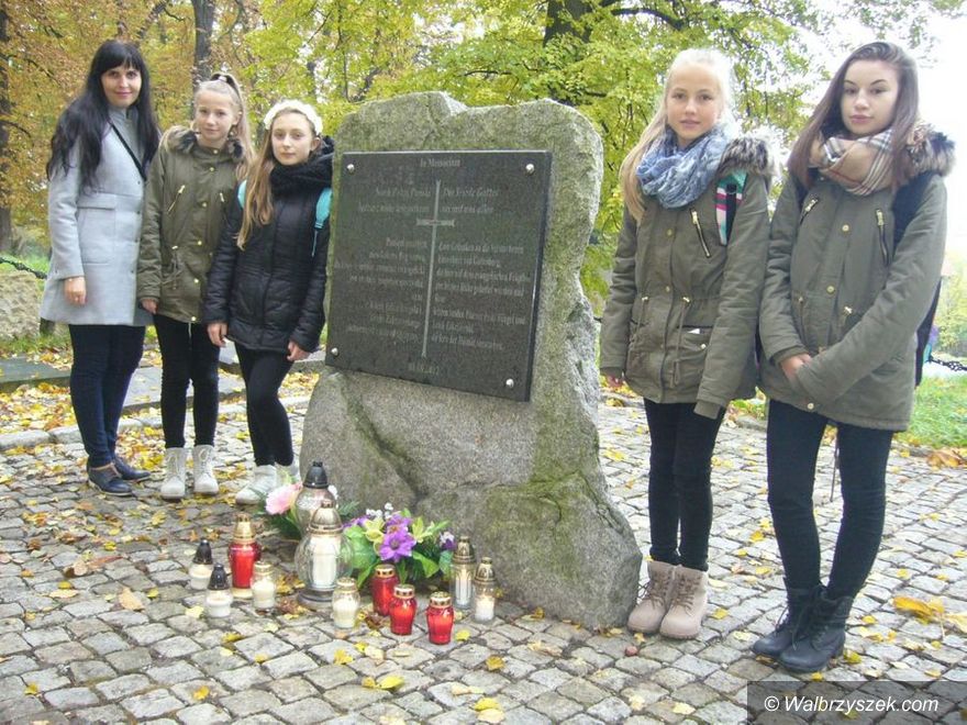REGION, Boguszów-Gorce: Światełko pamięci na byłym cmentarzu ewangelickim