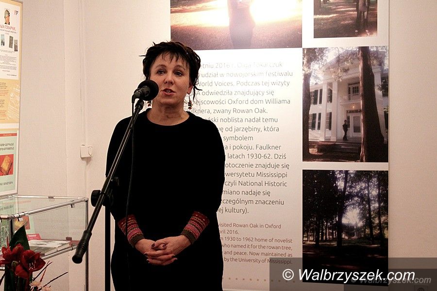 Wałbrzych: Wernisaż wystawy "Olga Tokarczuk na świecie"