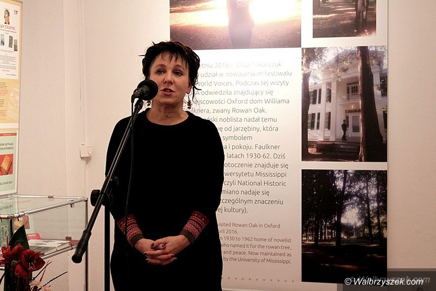 Wałbrzych: Wernisaż wystawy "Olga Tokarczuk na świecie"