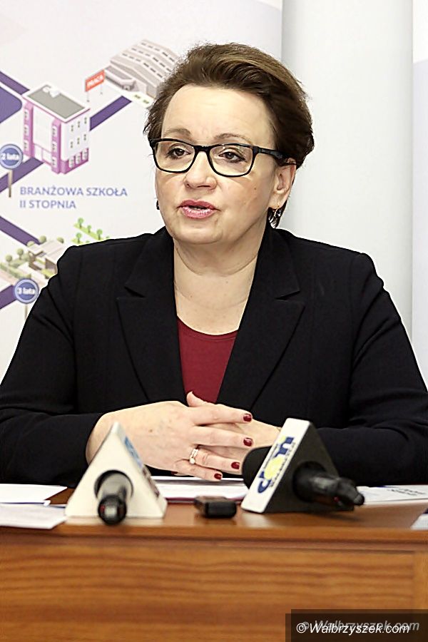 Wałbrzych: Minister Anna Zalewska o reformie oświaty