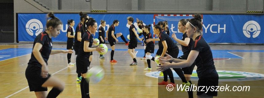 Wałbrzych: Reprezentacja Polski kobiet w futsalu trenowała w Wałbrzychu