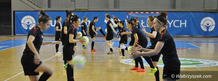 Wałbrzych: Reprezentacja Polski kobiet w futsalu trenowała w Wałbrzychu