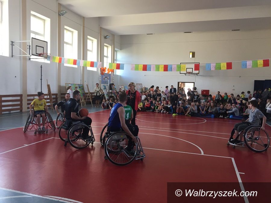 REGION, Boguszów-Gorce: Europejski Dzień Walki z Dyskryminacją Osób Niepełnosprawnych w PSP nr 6 w Boguszowie – Gorcach