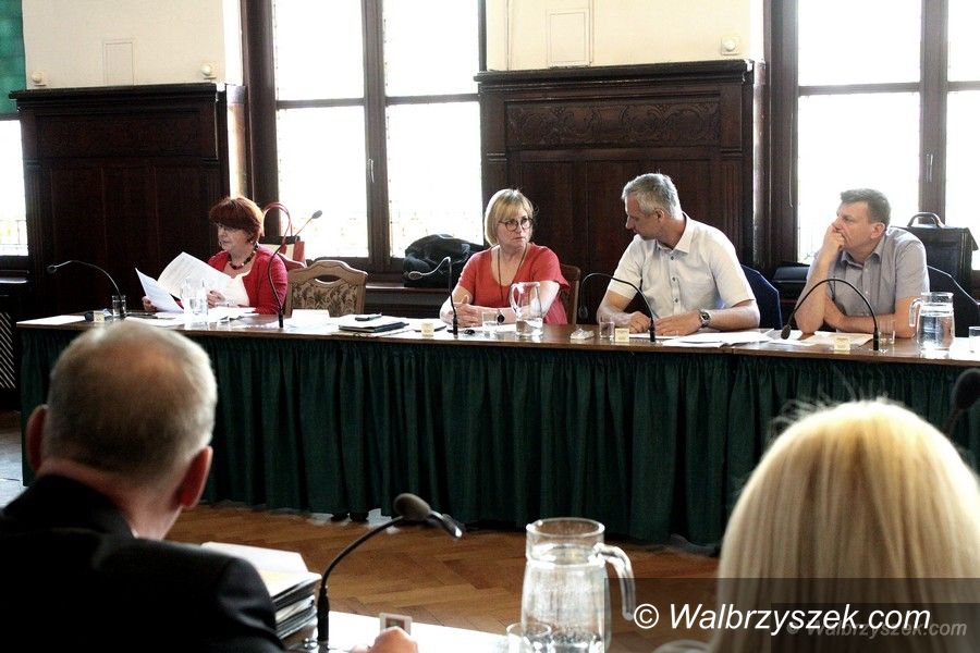 Wałbrzych: Radny Rząsowski spiera się z prezydentem Szełemejem na temat budowy nowych żłobków
