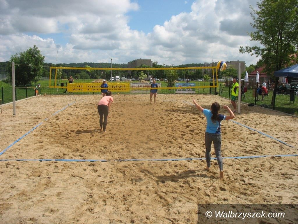 Wałbrzych: Turniej Siatkówki Plażowej w ramach Dni Podzamcza