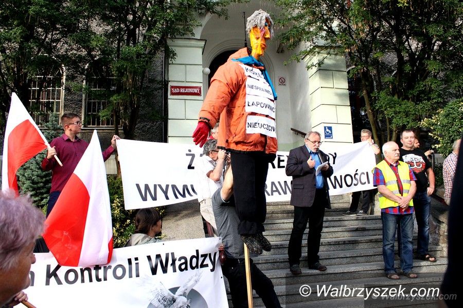 Wałbrzych: Manifestacja poparcia dla reformy wymiaru sprawiedliwości