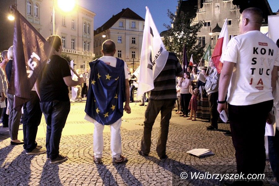 Wałbrzych: Manifestacja "Obywatele dla Demokracji"