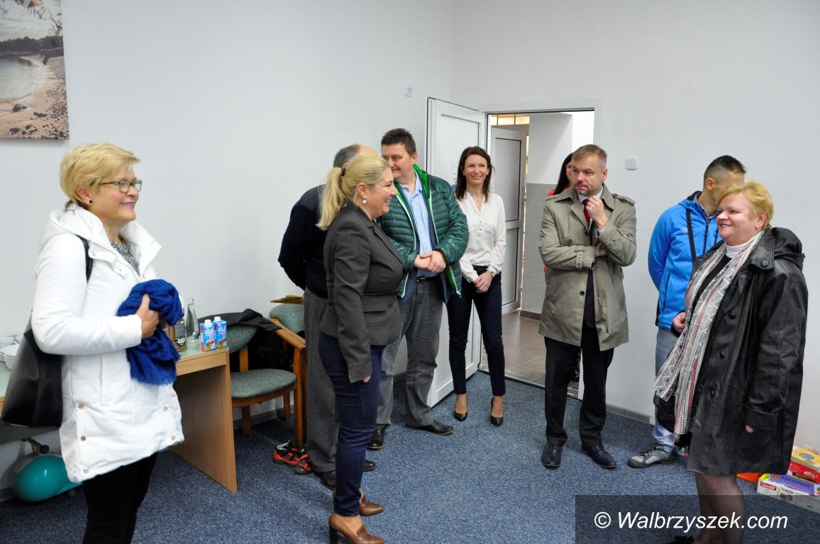powiat wałbrzyski: Radni wizytowali powiatowe placówki szkolne i opiekuńcze