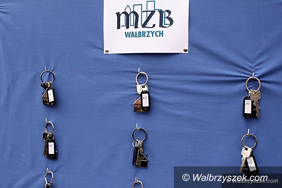 Wałbrzych: Lokatorzy budynku przy Paderewskiego odebrali klucze