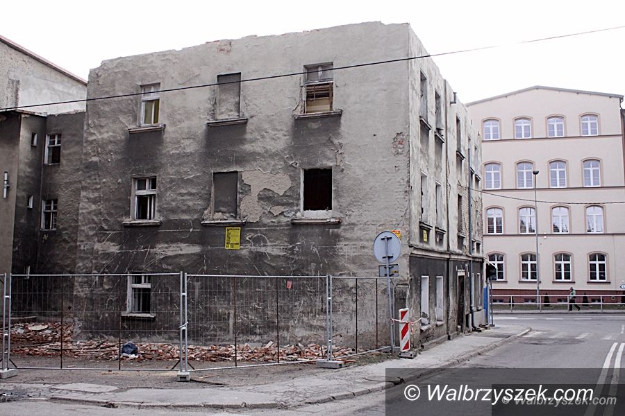 Wałbrzych: Kolejny budynek znika z panoramy miasta