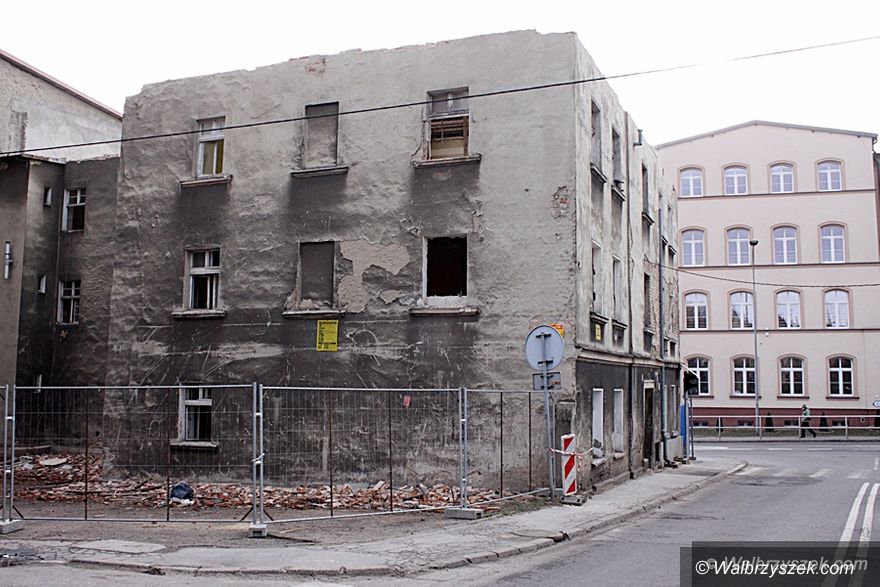 Wałbrzych: Kolejny budynek znika z panoramy miasta