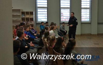 Wałbrzych: Wałbrzyscy policjanci przeprowadzili szkolenia z okazji "Dnia Bezpiecznego Internetu"