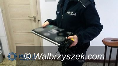 REGION, Sokołowsko: Policjanci z Boguszowa–Gorc odzyskali skradzionego laptopa wraz ze specjalistycznym oprogramowaniem