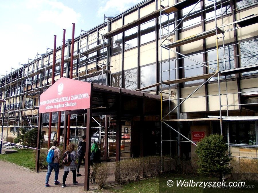Wałbrzych: Trwa termomodernizacja budynku B wałbrzyskiej PWSZ