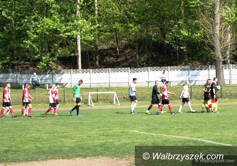 Boguszów-Gorce: IV liga piłkarska (grupa zachodnia): Dwie czerwone kartki i pełno kontrowersji w sędziowskich decyzjach