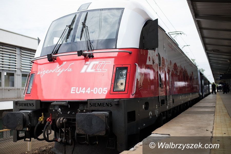 Kraj: Biało–czerwone lokomotywy PKP Intercity już na torach