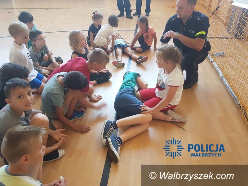 REGION, Szczawno-Zdrój: Policjanci dbają by wakacje były bezpieczne