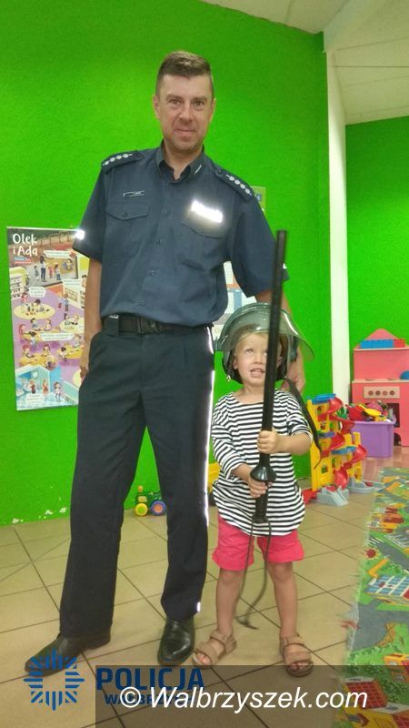 REGION, Stare Bogaczowice: Policjanci rozmawiali z dziećmi o bezpieczeństwie w trakcie wakacji