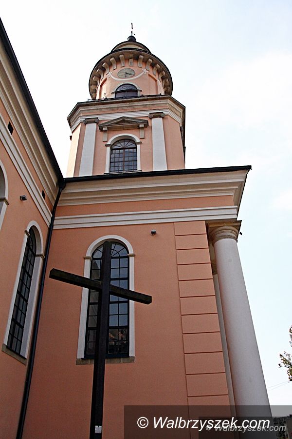 Głuszyca: Kościelna wieża w Głuszycy poświęcona