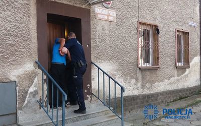 REGION, Boguszów-Gorce: Policjanci zatrzymali sprawcę podpalenia altanki ogrodowej