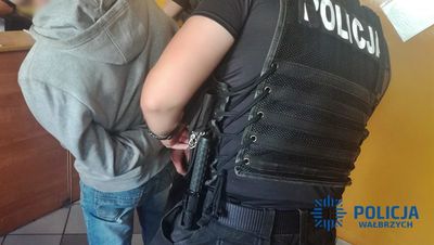 Wałbrzych: 27–latek zatrzymany przez policjantów na gorącym uczynku włamań do piwnic