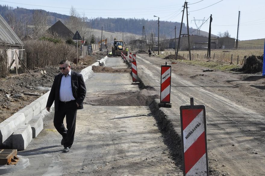 REGION, Czarny Bór: Przebudowa drogi powiatowej w Czarnym Borze na finiszu