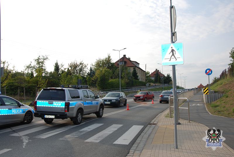Wałbrzych: Wałbrzyscy policjanci poszukują świadków wypadku drogowego, do którego doszło na ul. Gagarina w Wałbrzychu