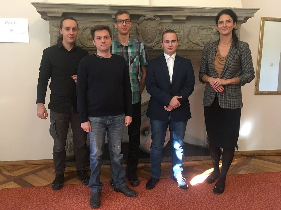 Wałbrzych: Młodzi programiści opracowali „apki” dla Zamku Książ