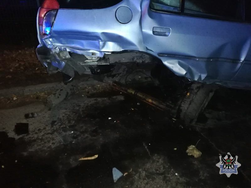 REGION, Szczawno-Zdrój: Kompletnie pijany kierowca wjechał w trzy inne zaparkowane pojazdy